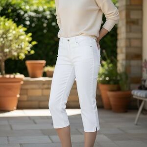 201 - Pull on Capri's